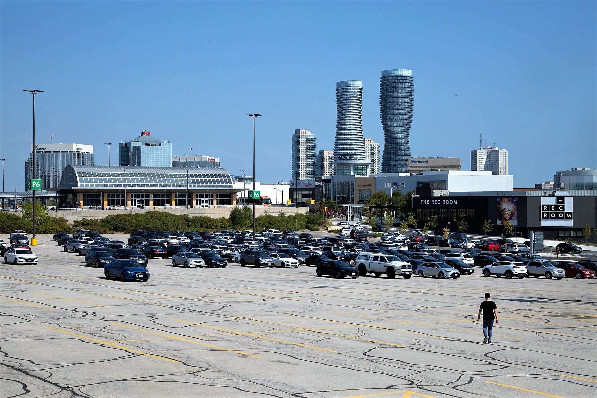 Square One Shopping Centre: The Heart of Mississauga 