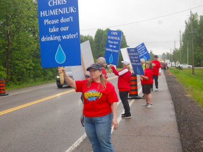 Caledon residents rally at Osprey Valley during Canadian Open to protest mega quarry linked to golf course owner