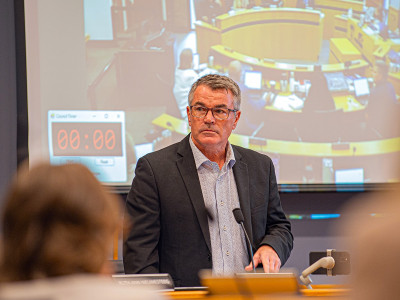 Complaint against Councillor Mike Strange dismissed after he rallied supporters to squeeze women out of public meeting