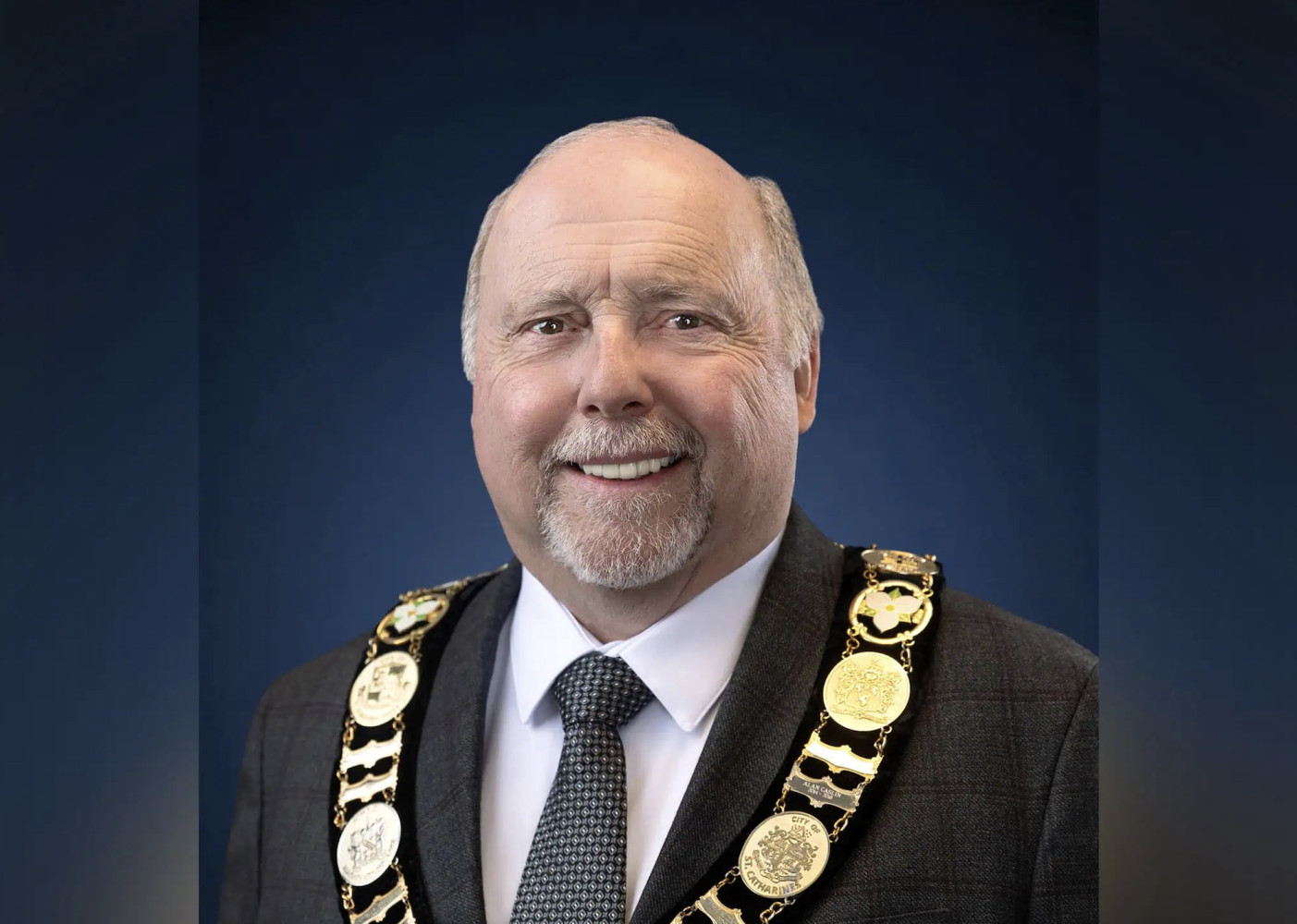 Amid fury over heavy-handed amalgamation demand, embattled Niagara Chair resigns over Hitler book