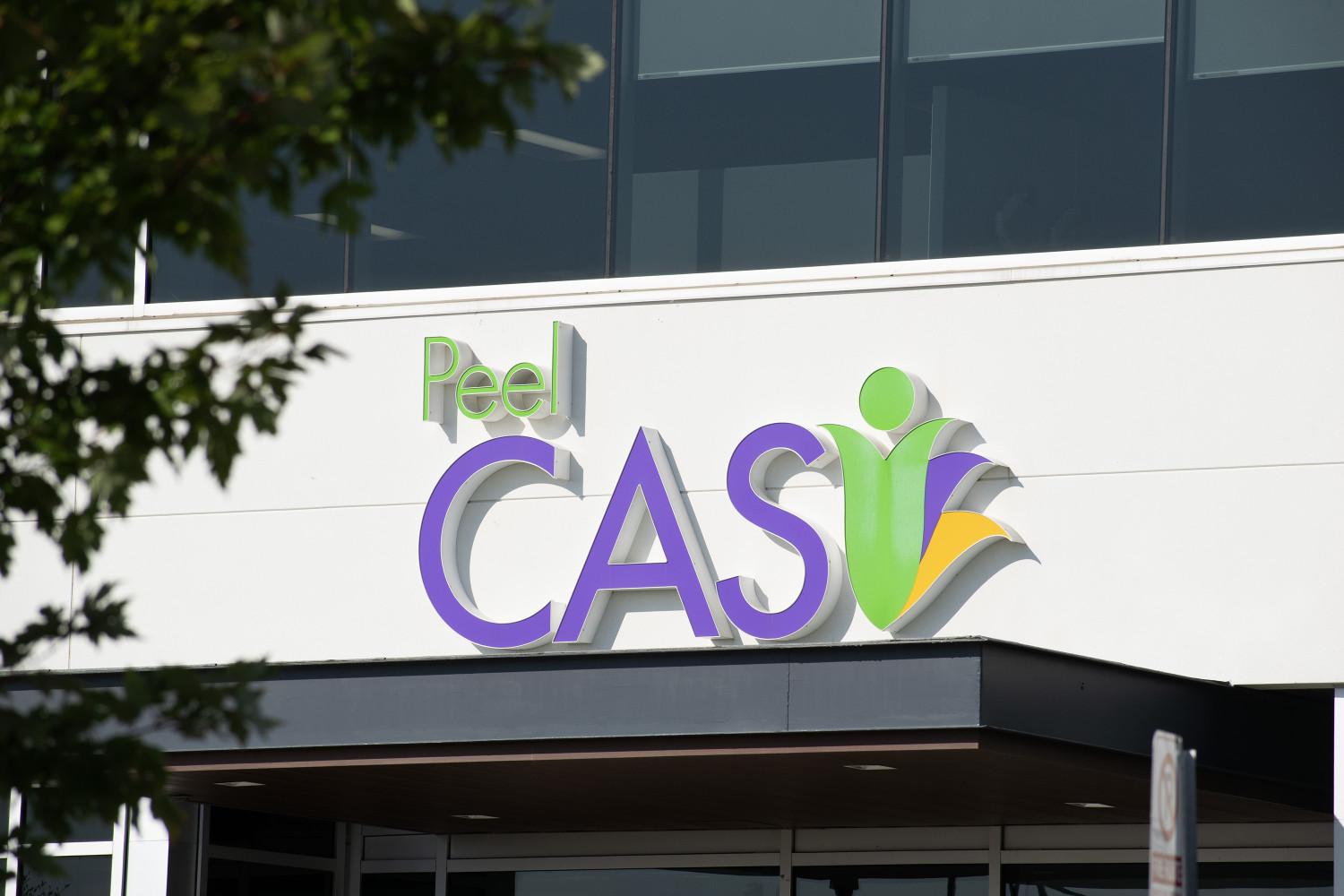 Case against former Peel CAS employee who allegedly defrauded the organization heads to trial; charges against co-accused withdrawn