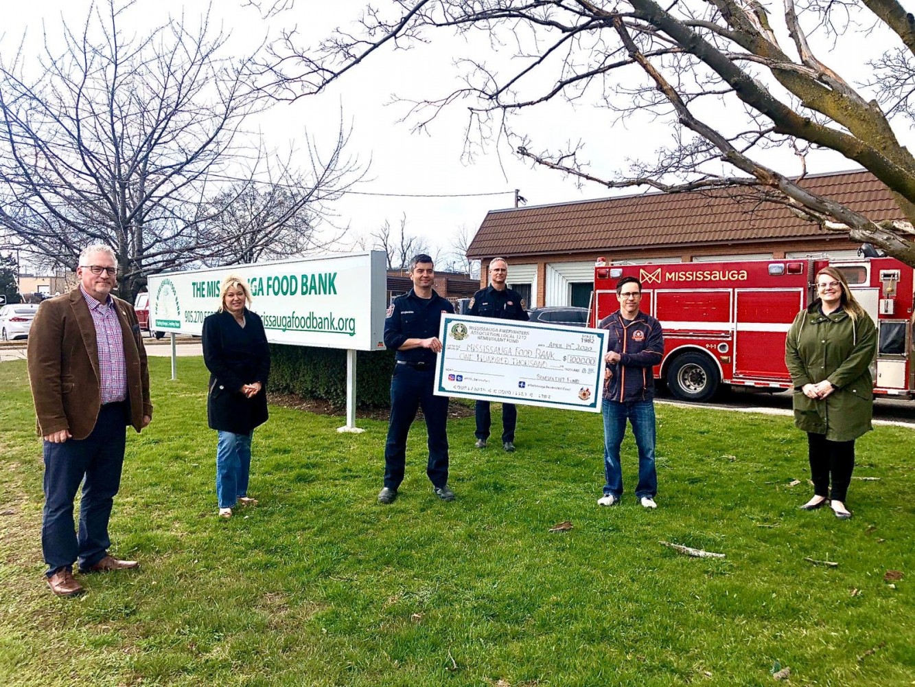 Firefighters pitch in $100k as Mississauga rallies around local food bank