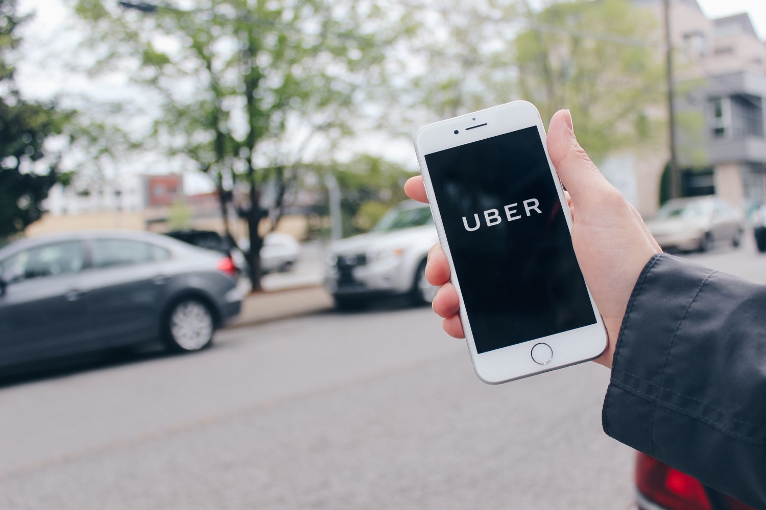 Mississauga failing to keep up with regulations to control Uber, Airbnb and other disruptors