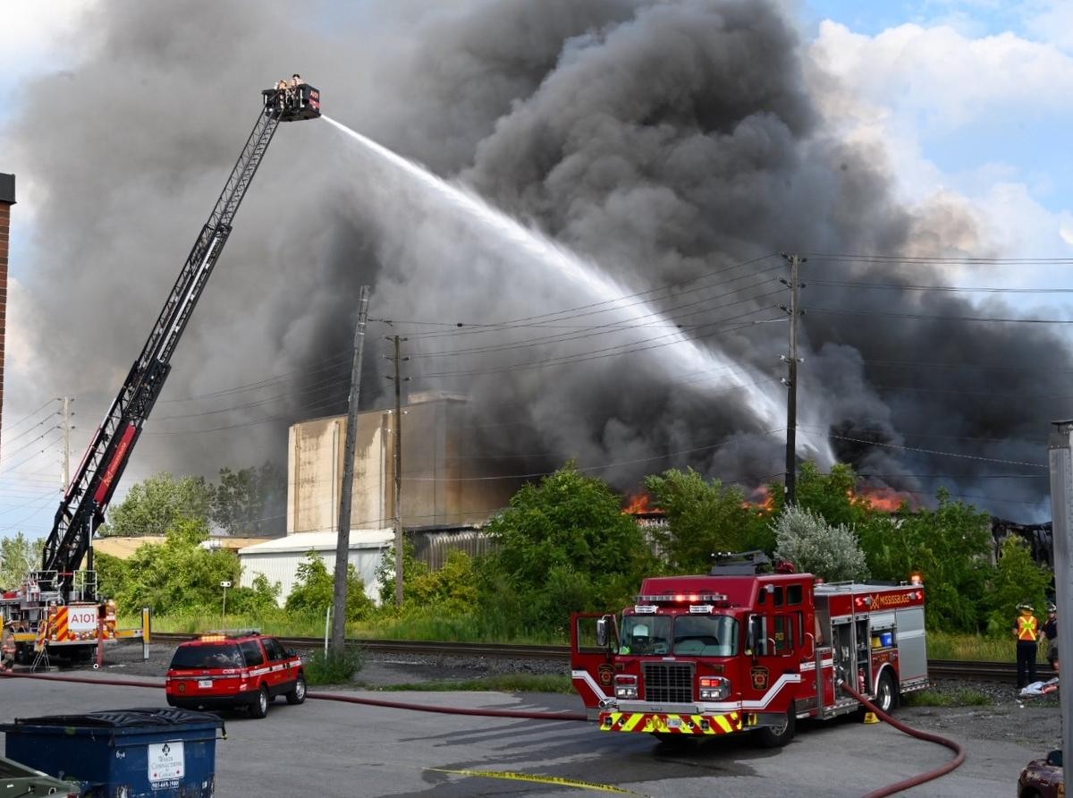 Mississauga firefighters won’t ask for top-up pay during pandemic