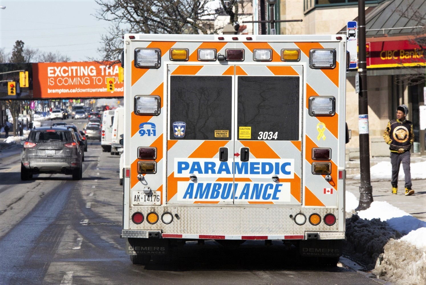 Paramedics forced to unload ambulances outside Mississauga hospitals during COVID-19 surge