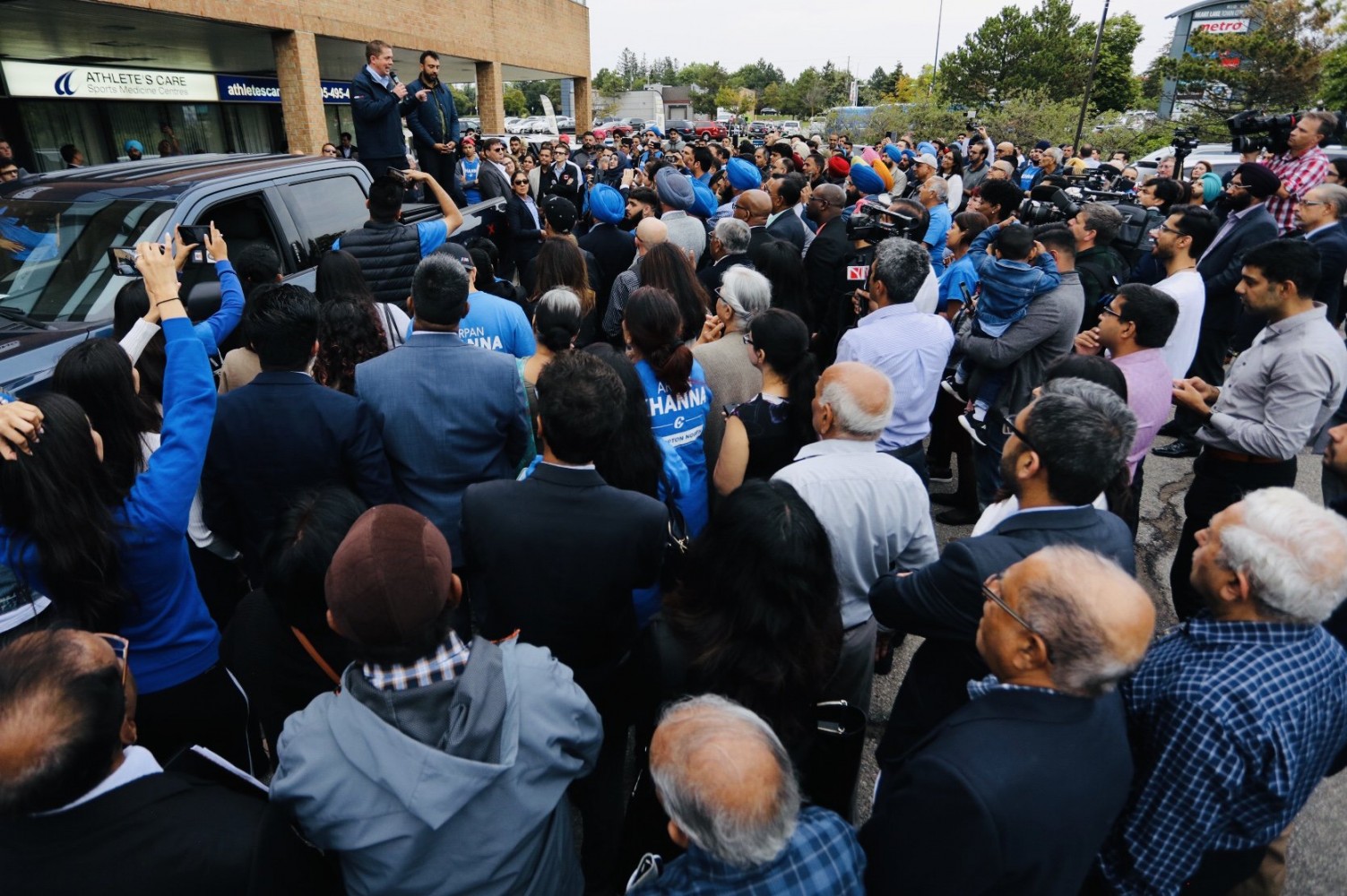 Scheer, Khanna avoid controversy in Brampton North, offer no specifics on local issues