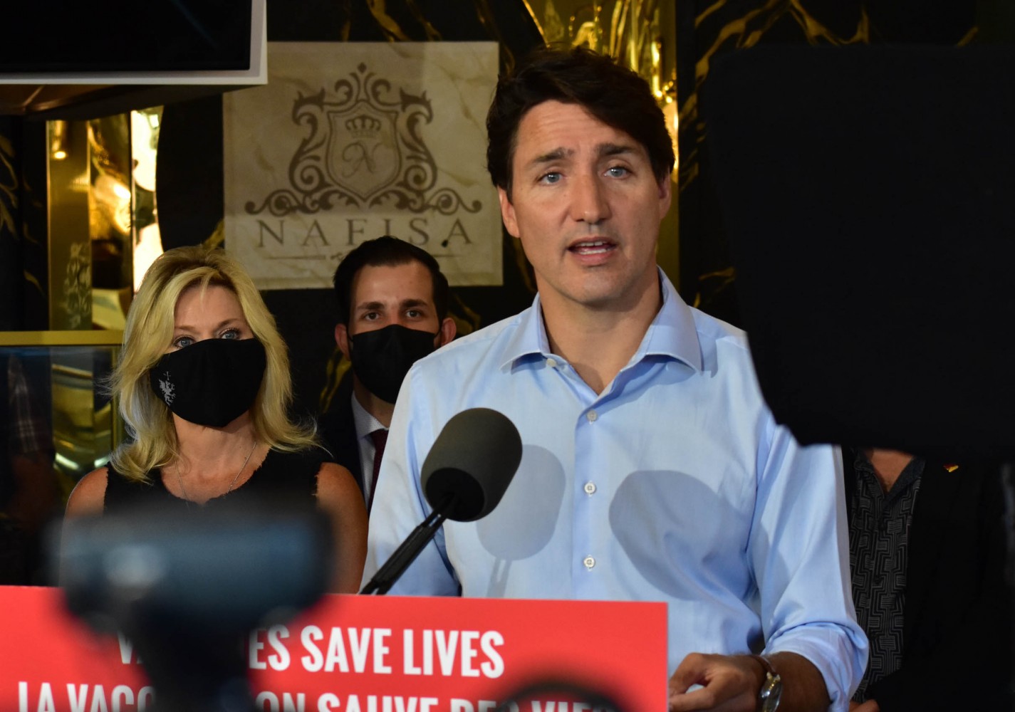 Trudeau stops in Streetsville to promote Mississauga candidate but ignores questions about Mississauga