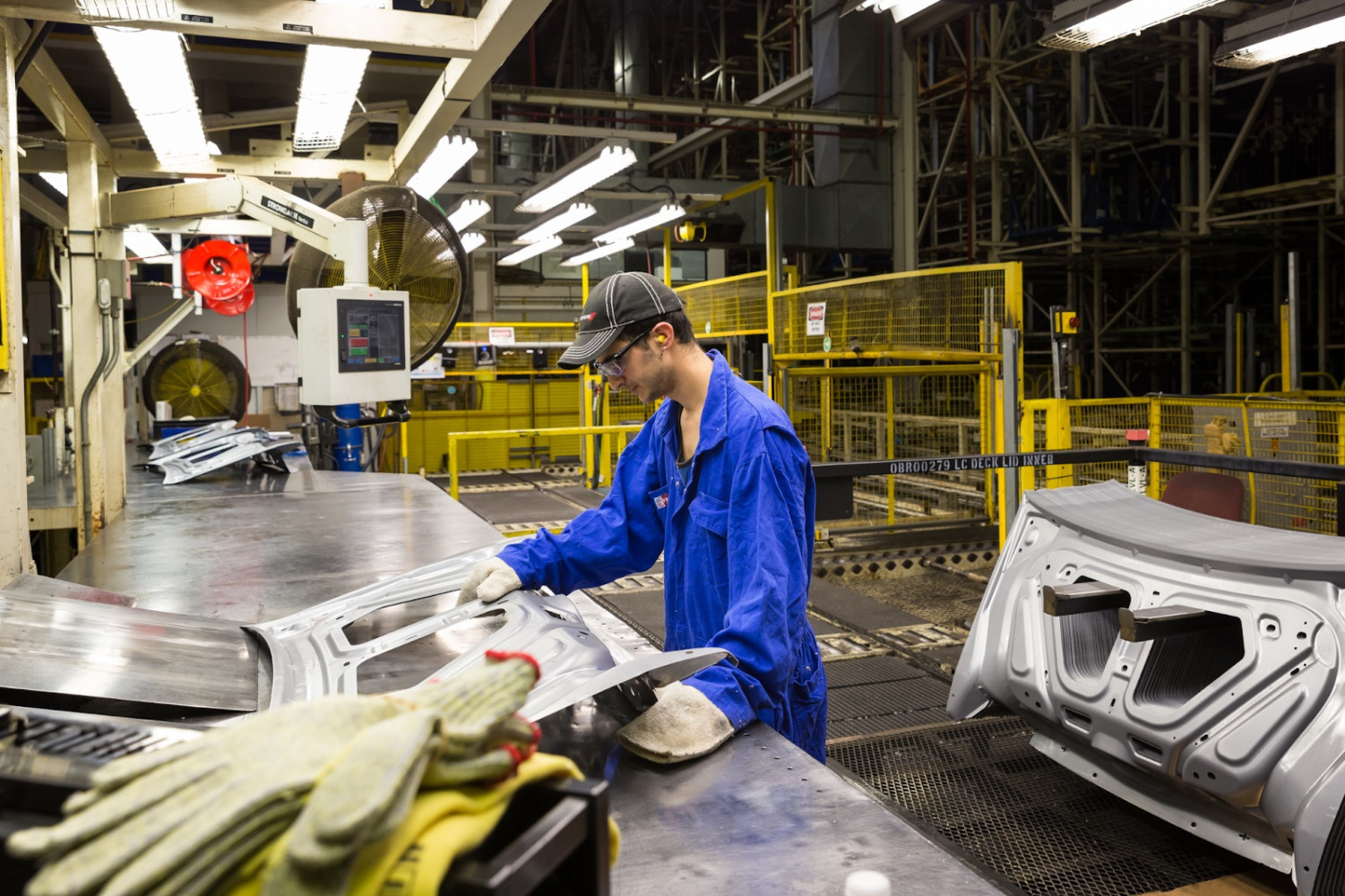 Unifor members vote to ratify new agreement with Stellantis, protecting Brampton auto workers during EV transition